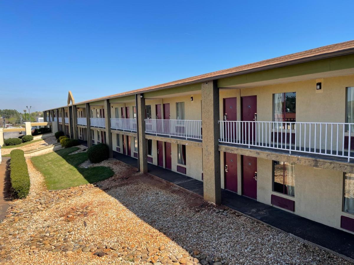 6 Ga Hwy 138 W Hotel